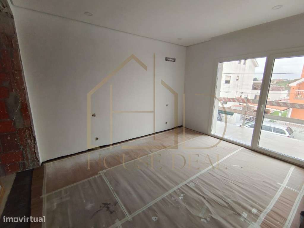 GRANDIOSA Moradia T3+1 com espaço para piscina. Fernão Ferro-18