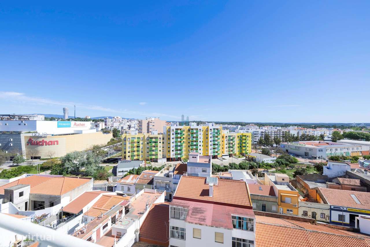 Apartamento T2 com Terraço e Sótão em Portimão-8