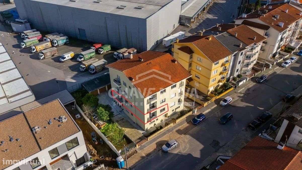 Apartamento T3 Remodelado com Garagem Box e Terreno para Cultivo-29