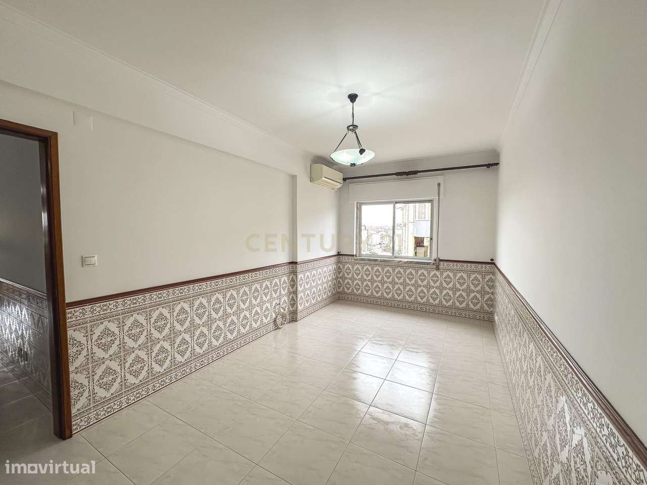 Apartamento T2 com Vista Panorâmica em Amora, Seixal-10