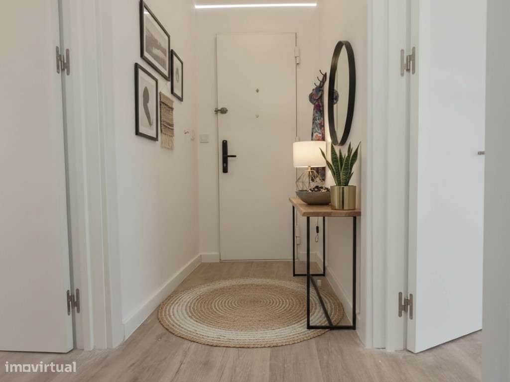 Apartamento T1 c/ Arrecadação Renovado em Porto Salvo-8