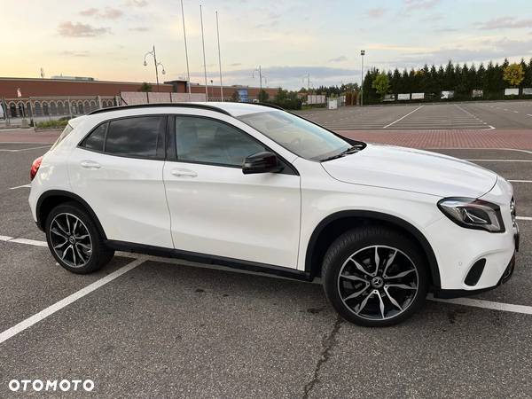 Mercedes-Benz GLA 200 7G-DCT - 3