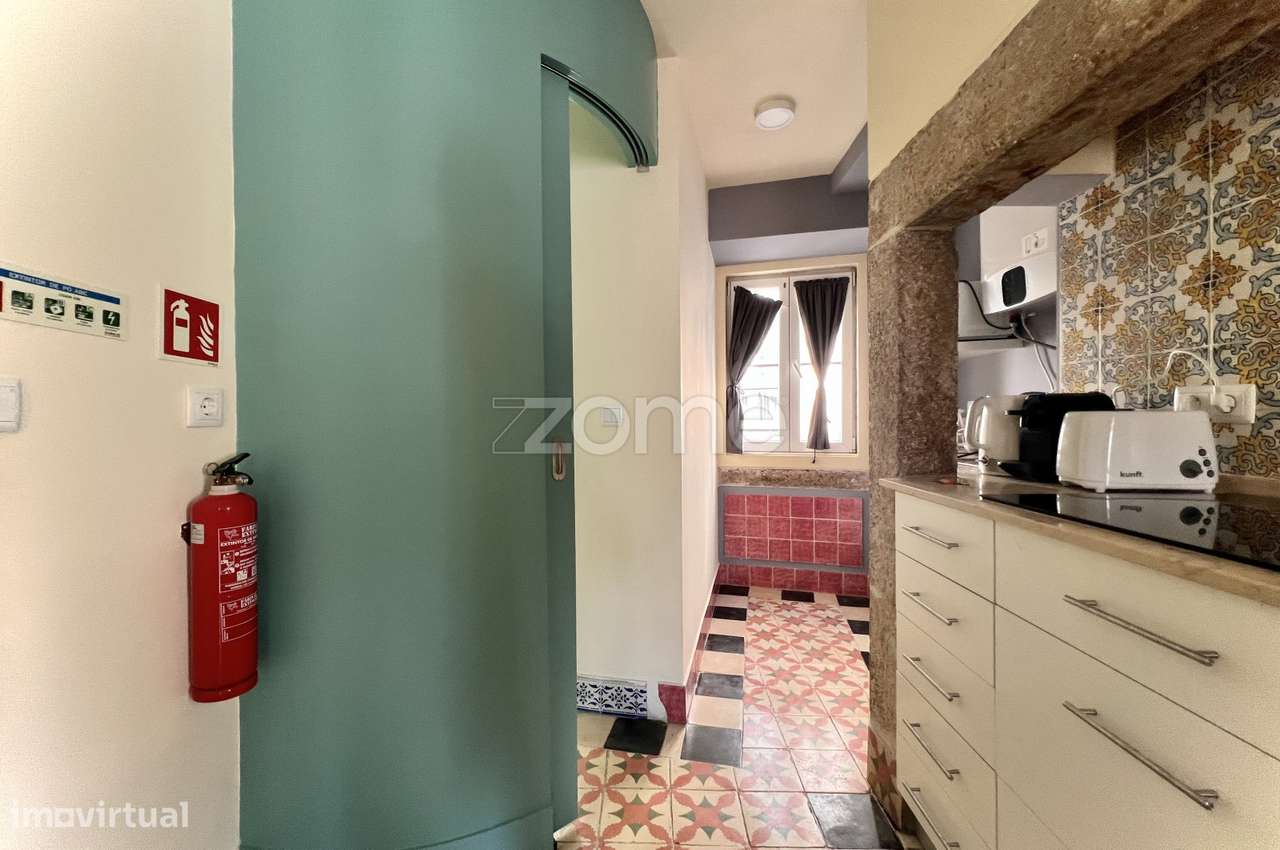 Prédio com 4 apartamentos e uma loja em Santa Catarina - Lisboa-17