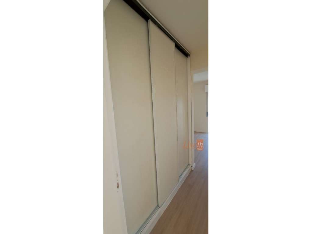 Apartamento T2 Totalmente Remodelado na Tapada das Mercês-11