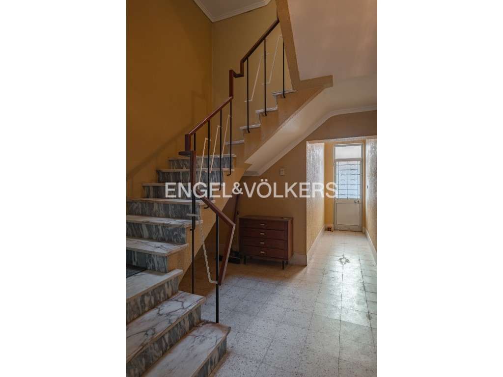 Prédio Misto de 3 Pisos com Jardim e Anexo Habitacional - Santo And...-31