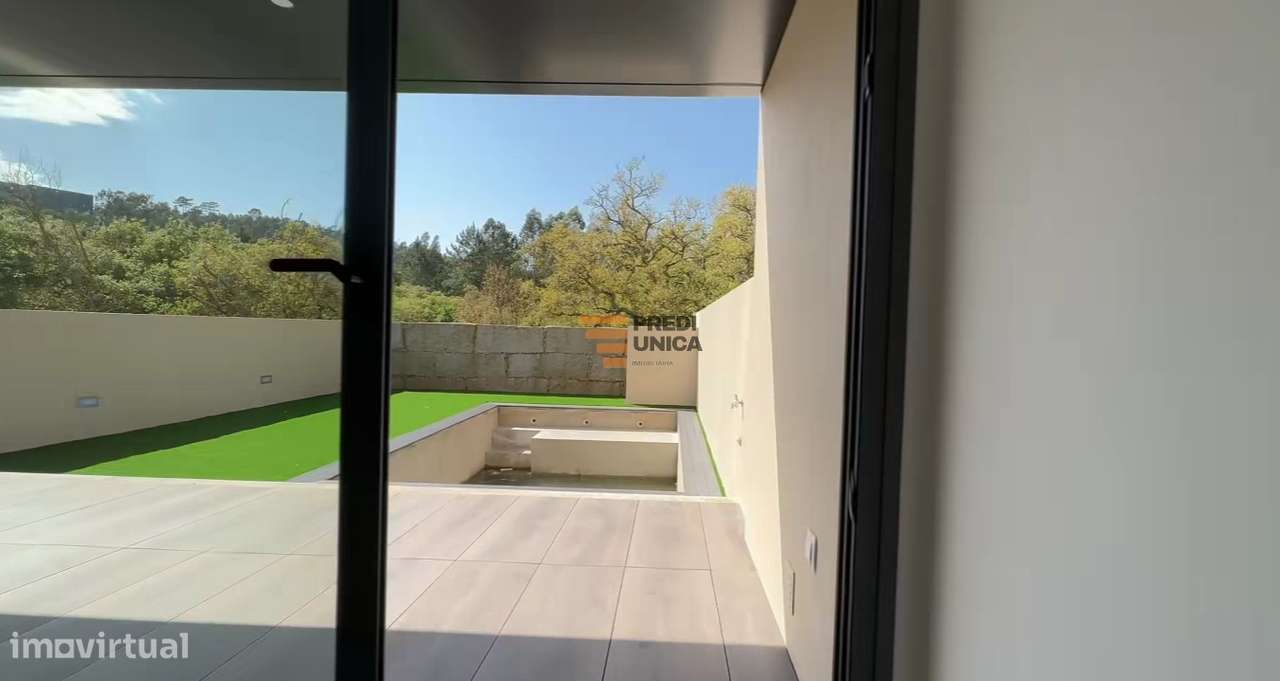 Moradia T3+1  Arquitetura Moderna Oferta ato escritura-25