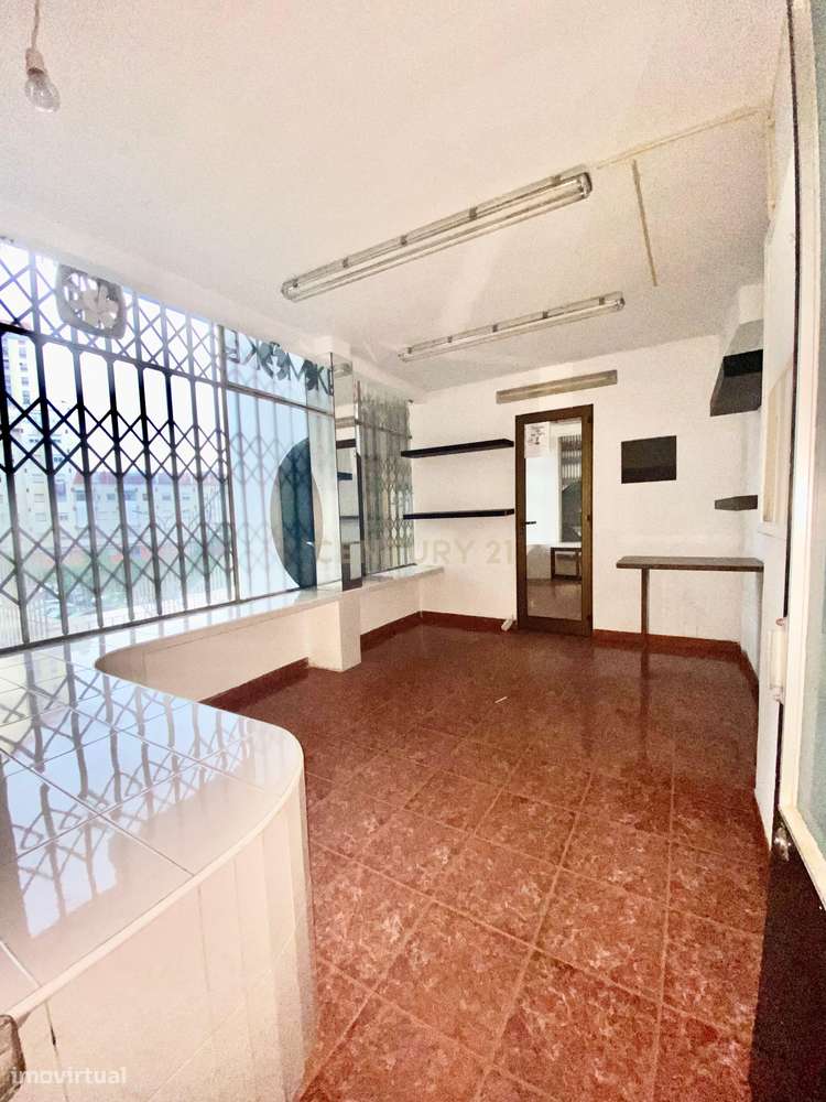 Loja para venda na Reboleira-8