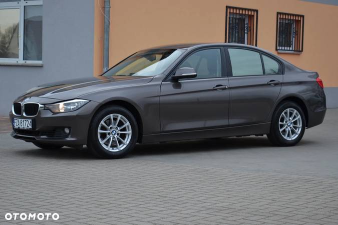 BMW Seria 3 320i - 12