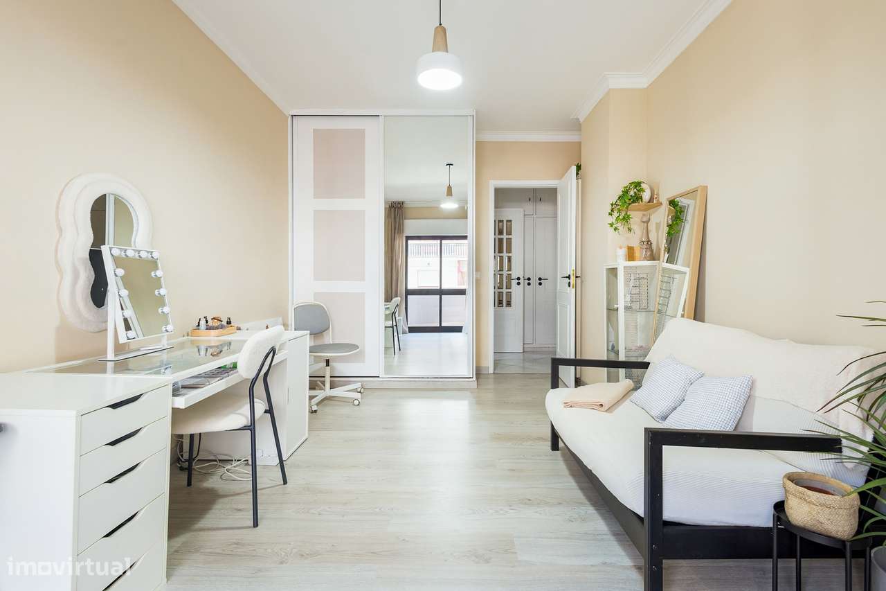 T4 com 184 m², garagem,  varandas e espaço para toda a família-13