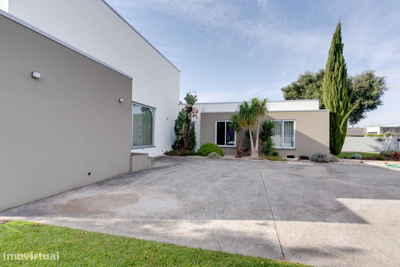 Elegância e Privacidade na Moradia dos Seus Sonhos-42