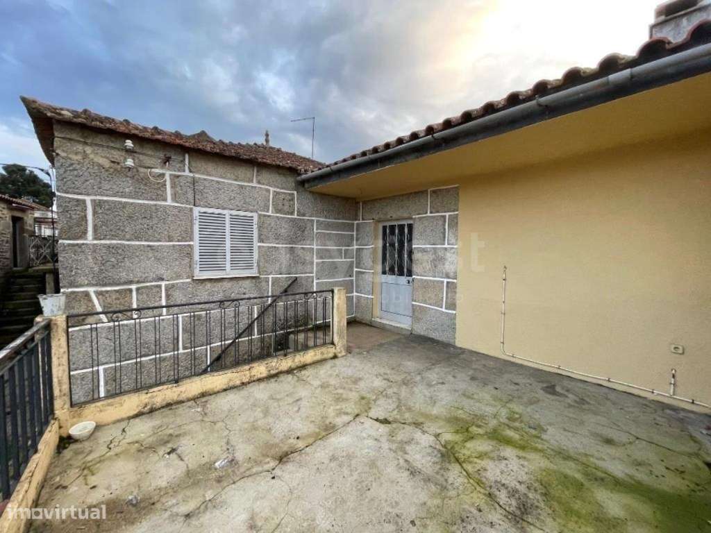 Moradia por recuperar em Vila Nova Foz Côa - Grande imagem: 5/11