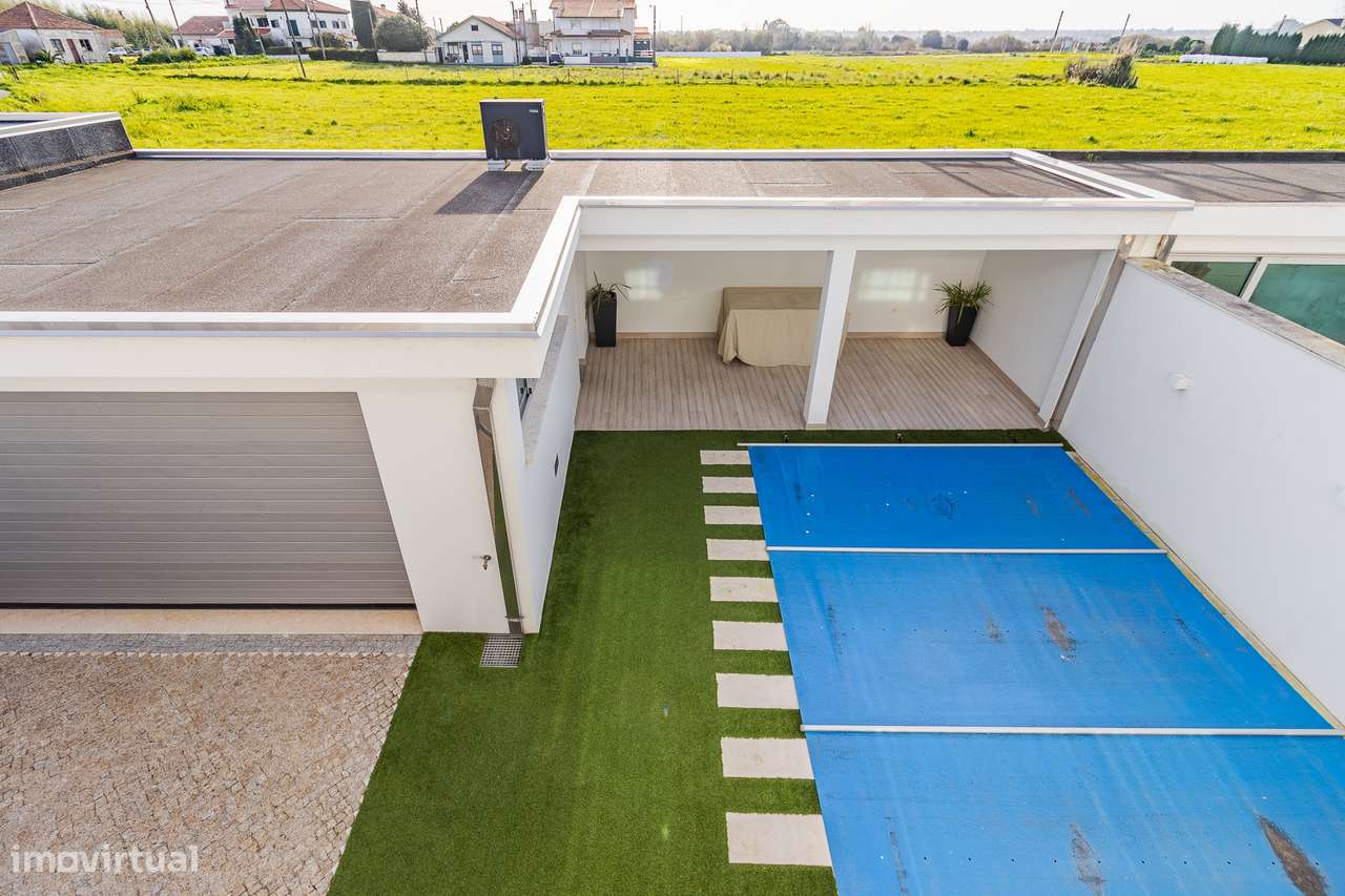 Moradia T4 com piscina aquecida e garagem dupla-37