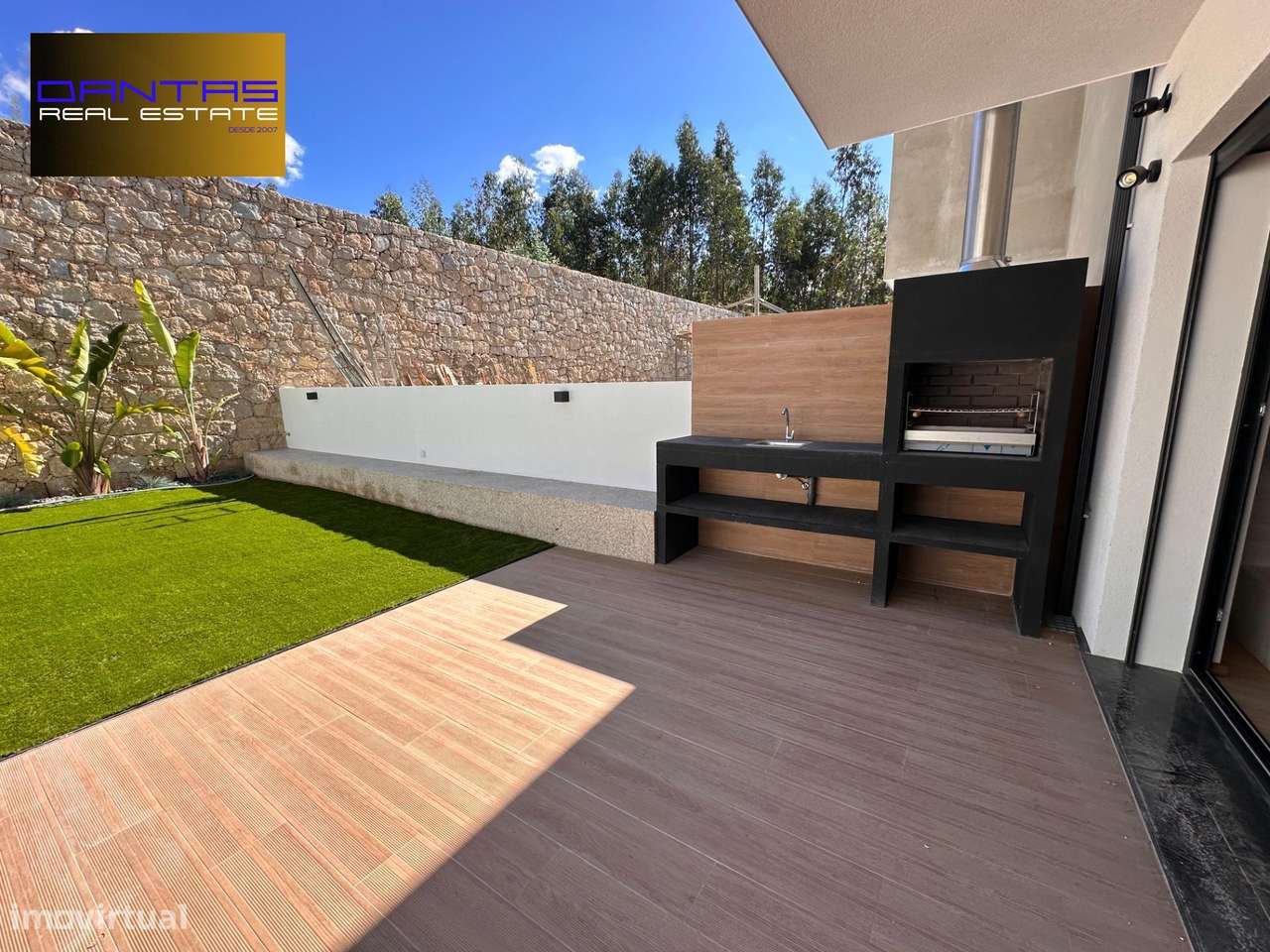 Gaveto T4 já com a estrutura concluída, lote 400m2-30