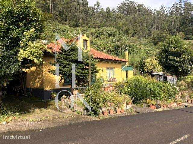 Moradia térrea com 2000 m2 de terreno|a 25 minutos do Funchal.-1