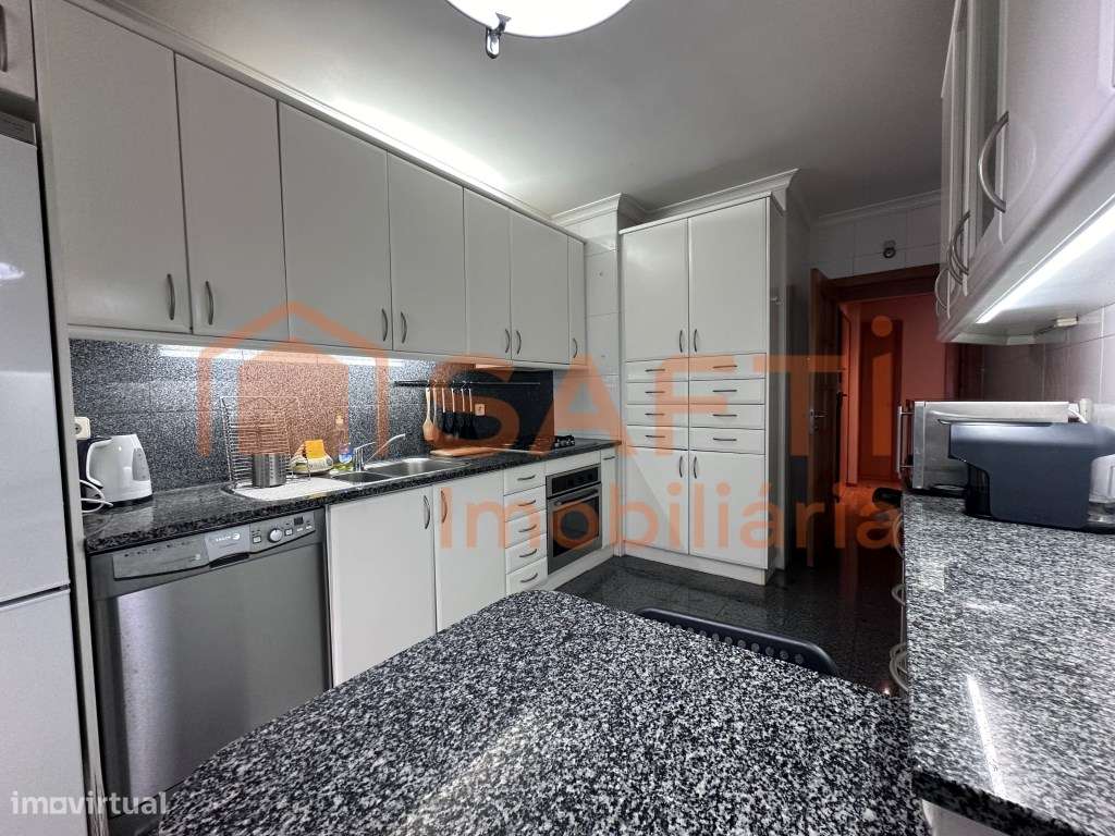 T2 Junto ao Hospital S. João e faculdades - Grande imagem: 4/18