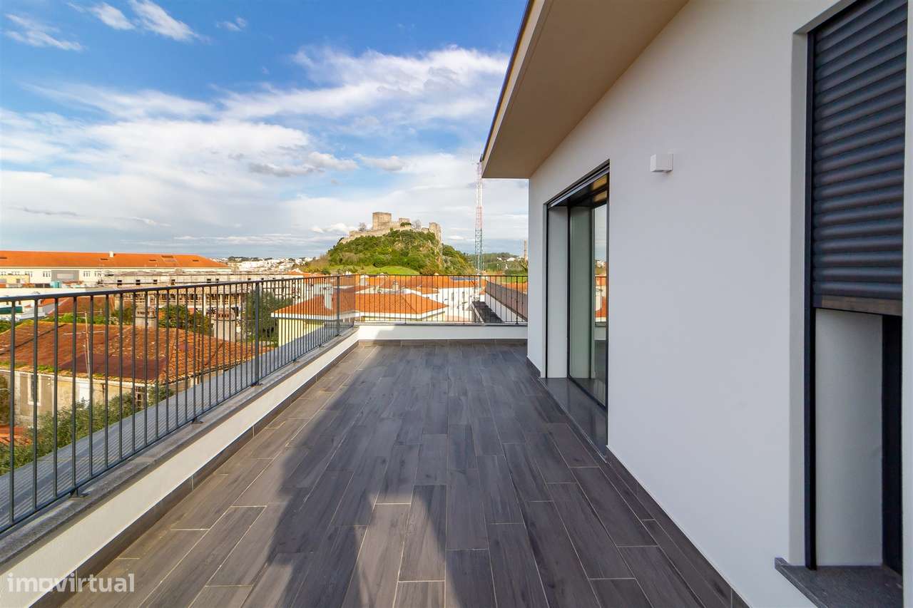 Apartamento T3 Duplex Na Urbanizacao Quinta Dos Capuchos Leiria