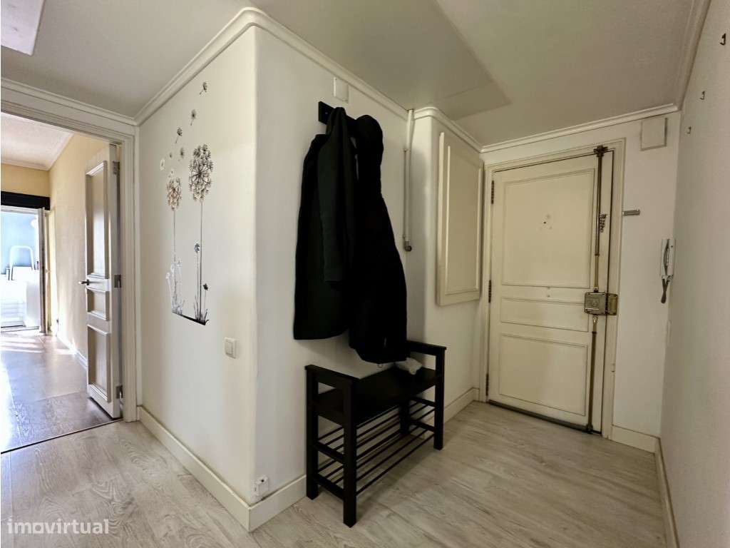 Arrendamento apartamento T1 Avenida Columbano Bordalo Pinheiro - Grande imagem: 2/18