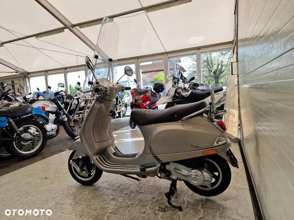 Piaggio Vespa - 21