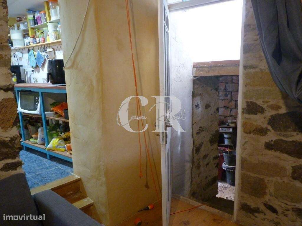 Duas casas habitáveis numa aldeia tradicional de montanha em Alvares,-38