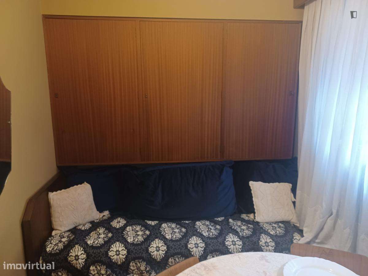 Quarto - localizado em Massarelos Porto - Grande imagem: 5/10