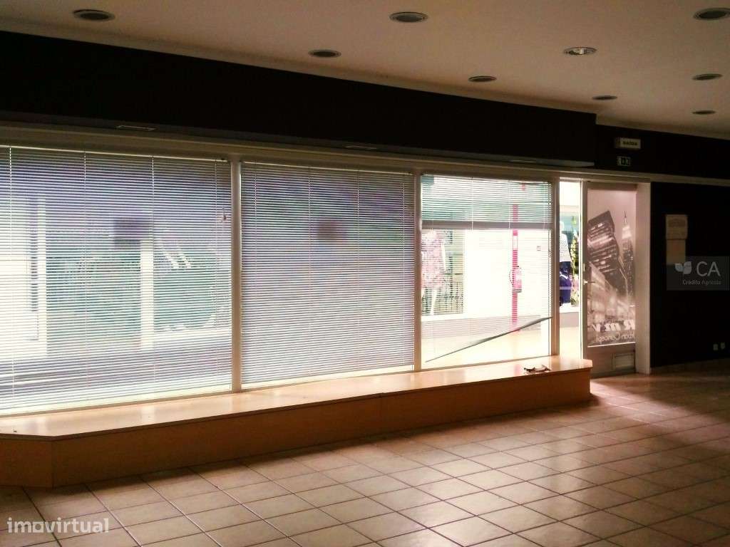 Loja com 95m² para venda, situada em Samora Correia - Grande imagem: 4/11