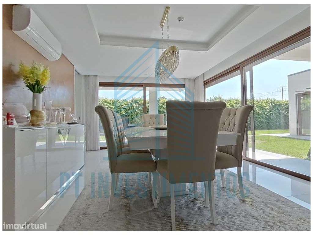 Moradia semi-nova T5+1 em Santa Joana - Aveiro-15