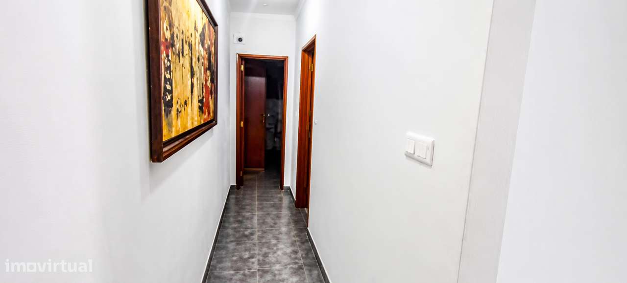 Moradia  T2 constituída por 2 pisos com quintal e terraços-8