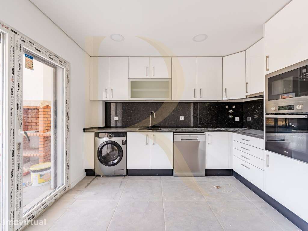 Apartamento T3 duplex com parqueamento e arrecadação em condomínio ...-6
