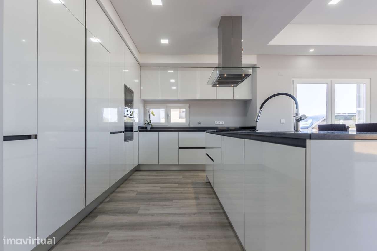 Vila Alegre / Fernão Ferro - Luxuosa moradia térrea T3 lote de 2775 m²-18