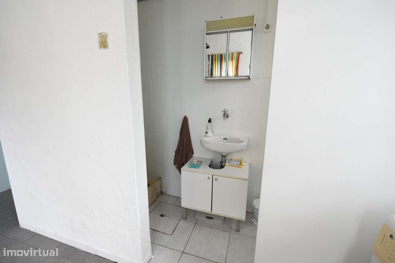 Moradia T4 Geminada com Excelente Espaço Exterior em Algueirão-40