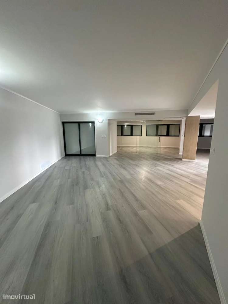 Apartamento Renovado com Garagem e Elevador – Centro Urbano de Braga - Grande imagem: 3/14