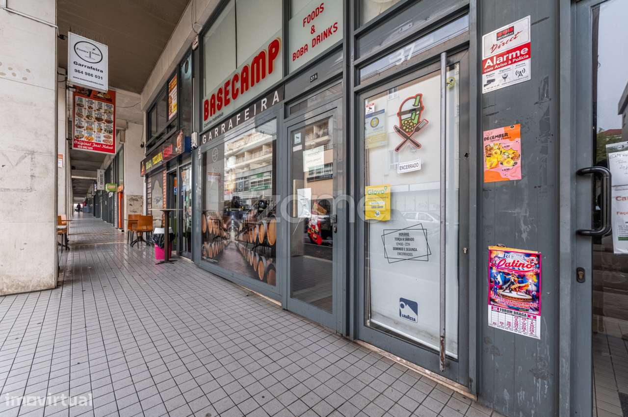 Loja junto à Universidade do Minho, em Gualtar, Braga - Grande imagem: 5/19