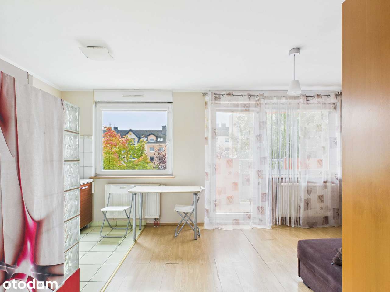 Ustawna kawalerka z sypialnią i balkonem, słoneczne i ciepłe-2