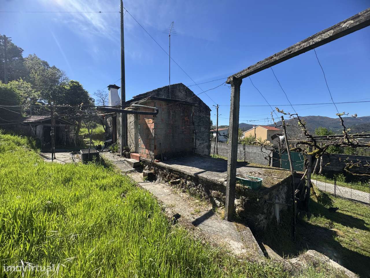 Moradia em granito p/ recuperar – Oliveira de Frades-20