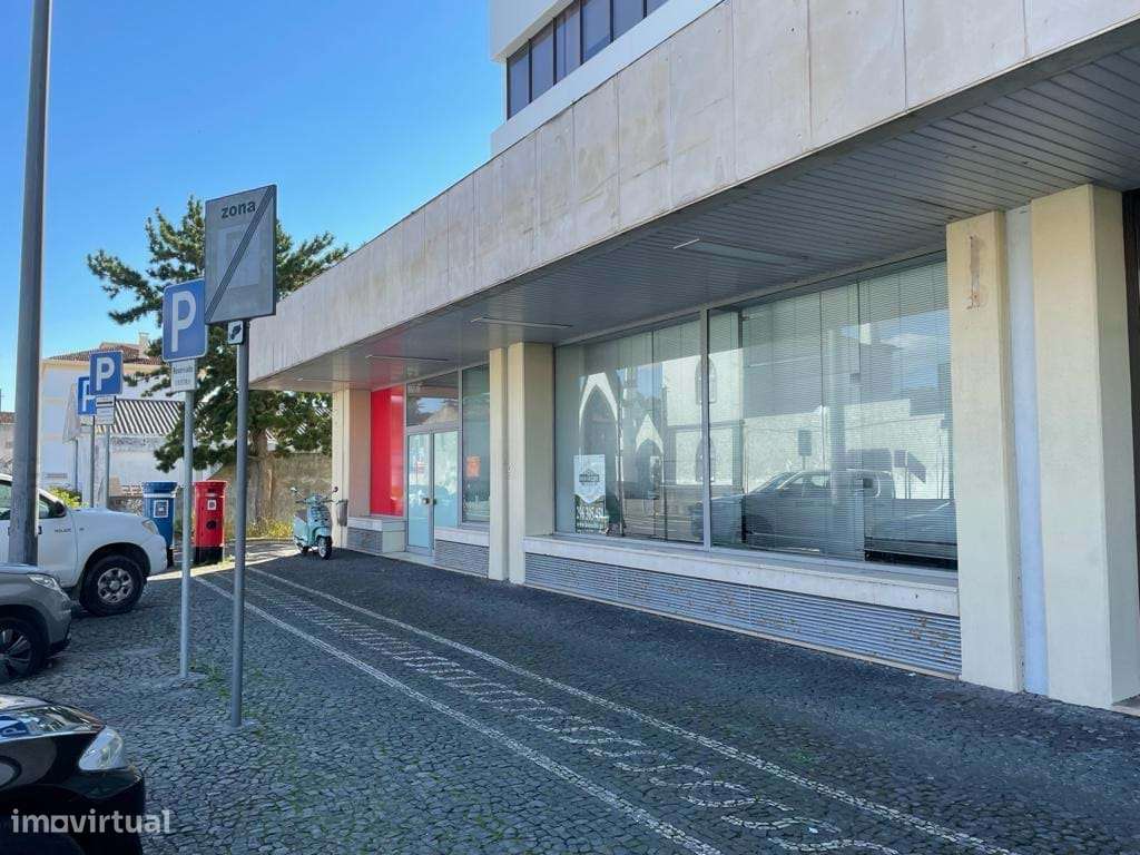 Edifício destinado a Comércio e Serviços em Ponta Delgada, São José - Grande imagem: 4/9