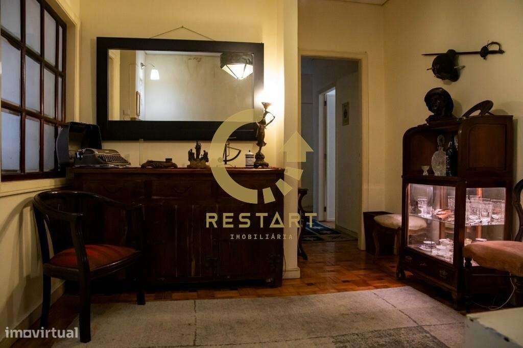 Moradia de Rés-do-chão e 1º Andar com Utilizações Independentes junto - Grande imagem: 2/42