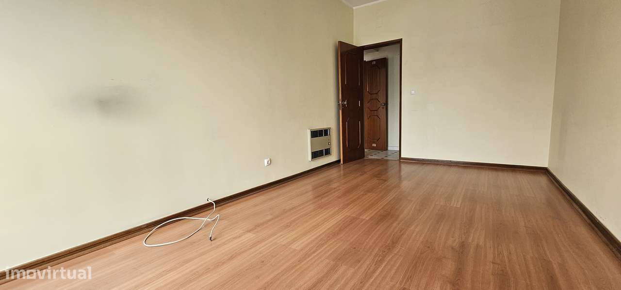 Apartamento T3 com 2 casas de banho em Loures-8