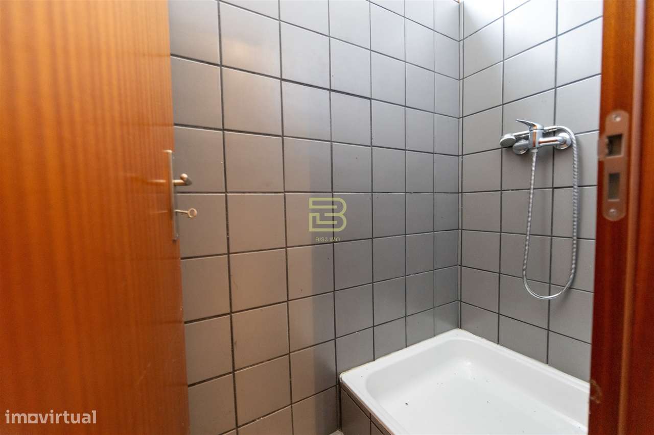 ARMAZÉM com 374m², para VENDA, na ZONA INDUSTRIAL de ERMESINDE-19