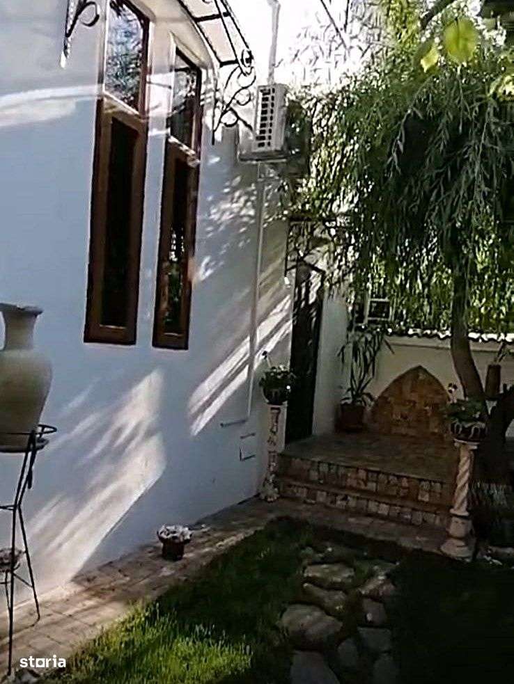 Vanzare casa renovata 2 camere curte intrare separata foisor Cotroceni-6