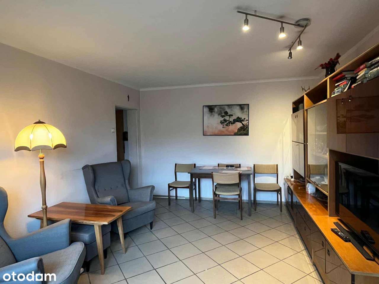 3 pokoje, balkon, 2 piętro, meble w zabudowie-0