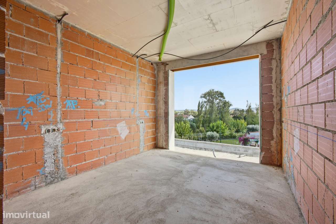Moradia T4 com piscina em lote de 759m2 em Amoreira Óbidos-21