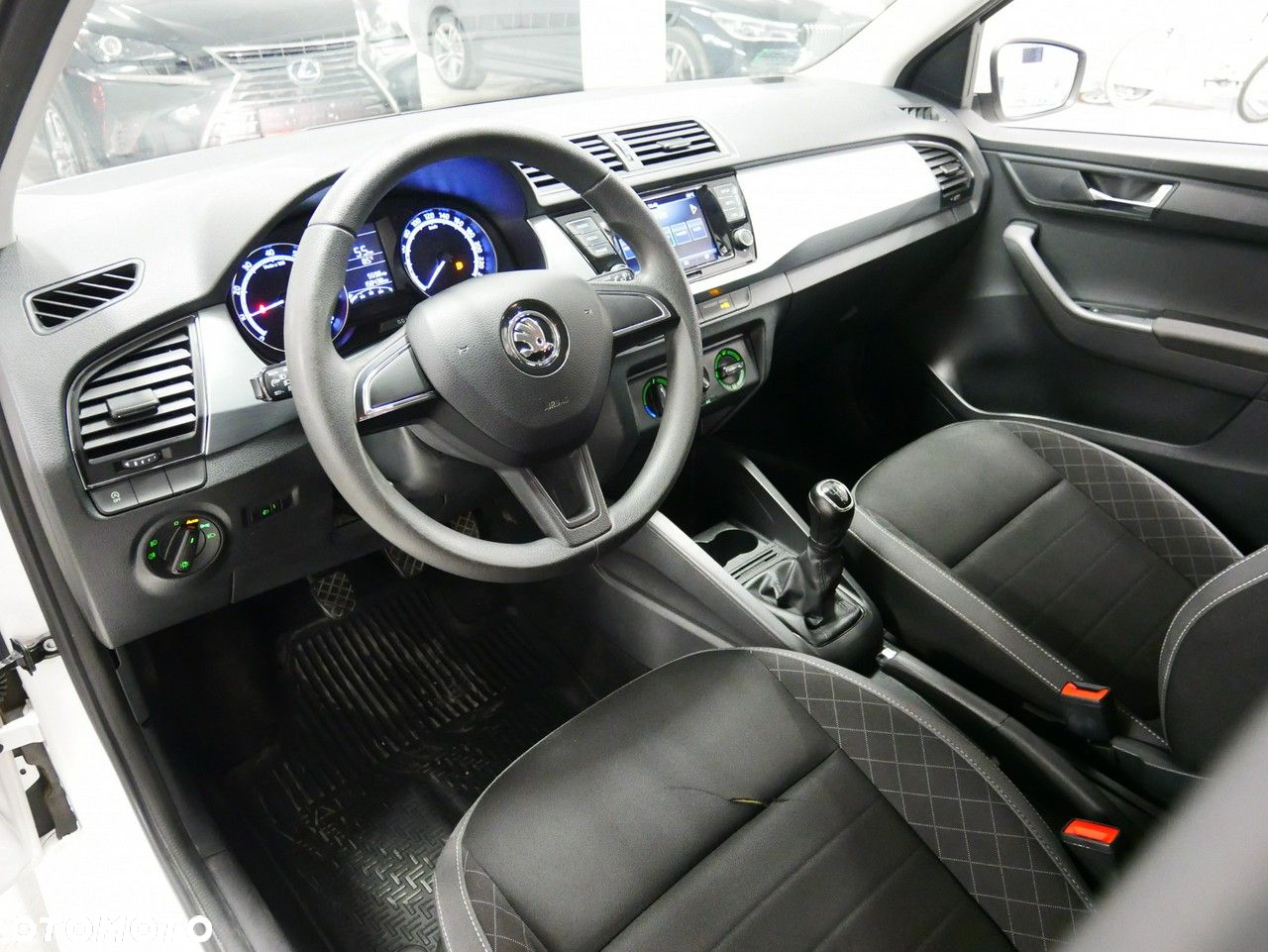 Skoda Fabia - 10