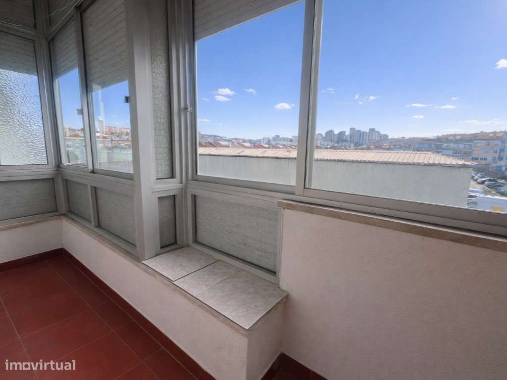 T2 junto ao Cineteatro Municipal da Damaia-7