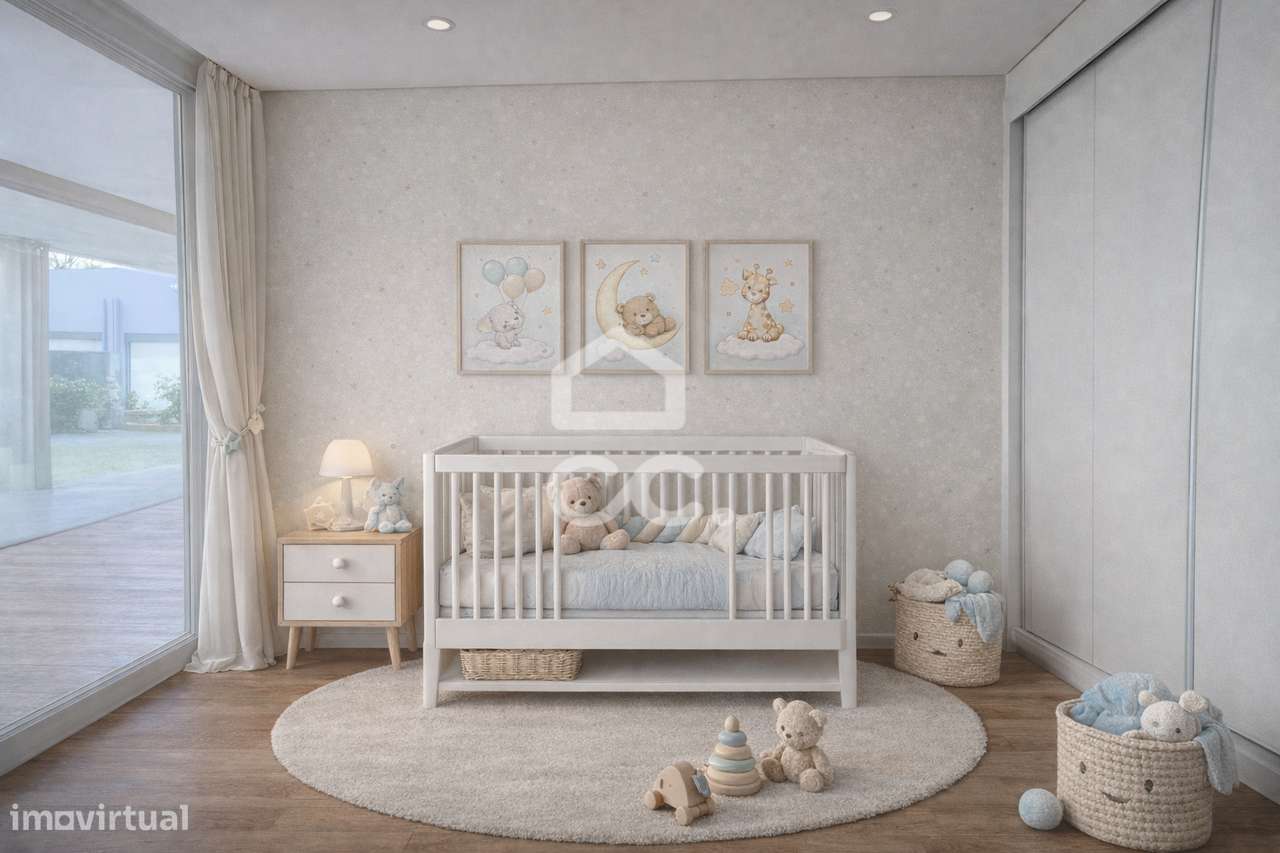 Apartamento T4 totalmente renovado com 160 m² no centro de Nogueira, M-8