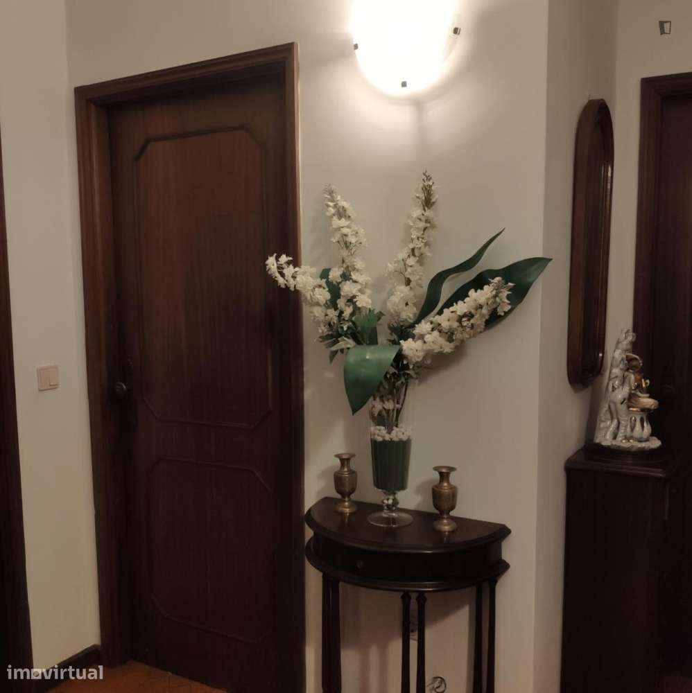 Quarto - localizado em Maia - Grande imagem: 2/10