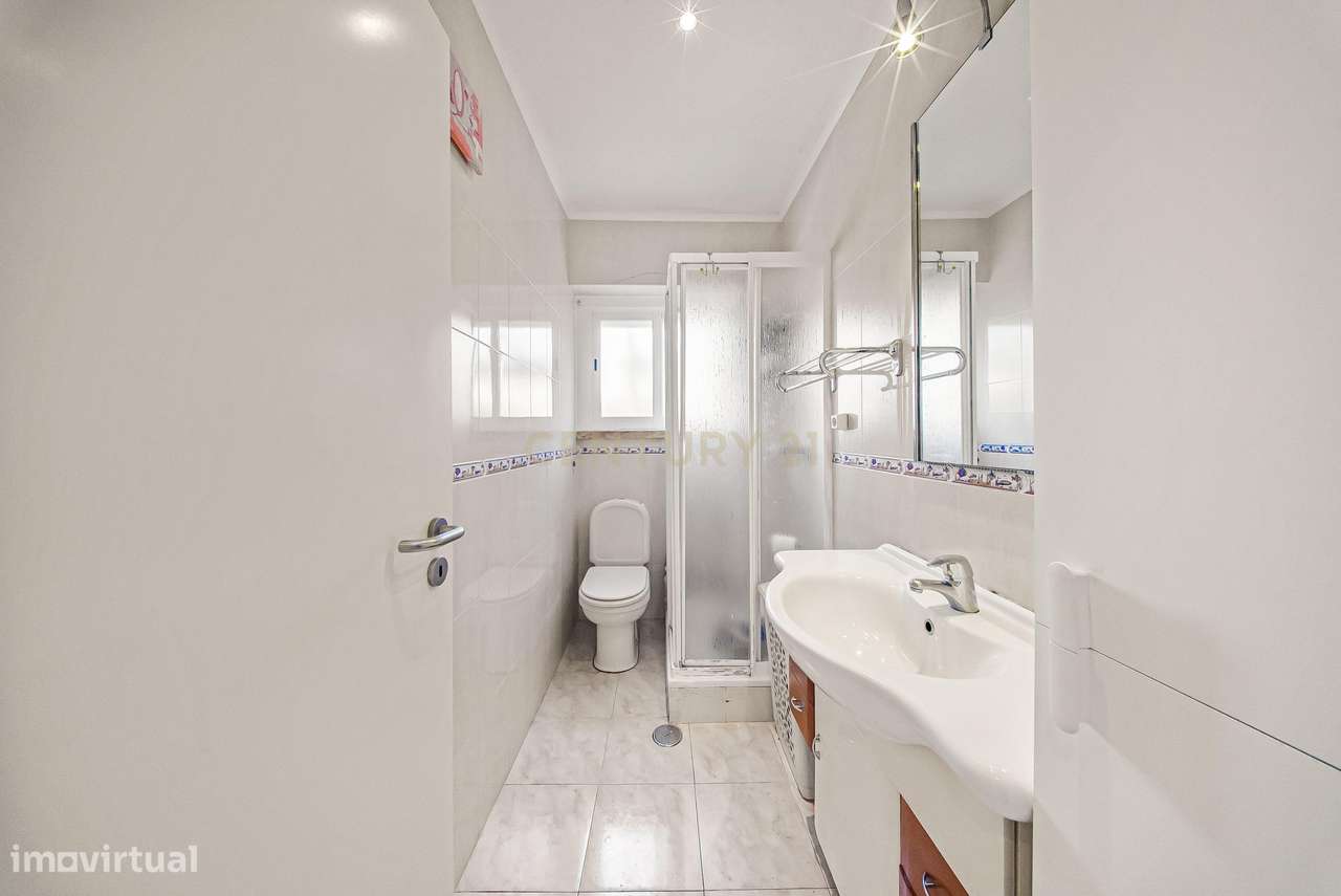 Moradia T4 com Churrasqueira, Jardim e Garagem – Excelente Exposição S-22