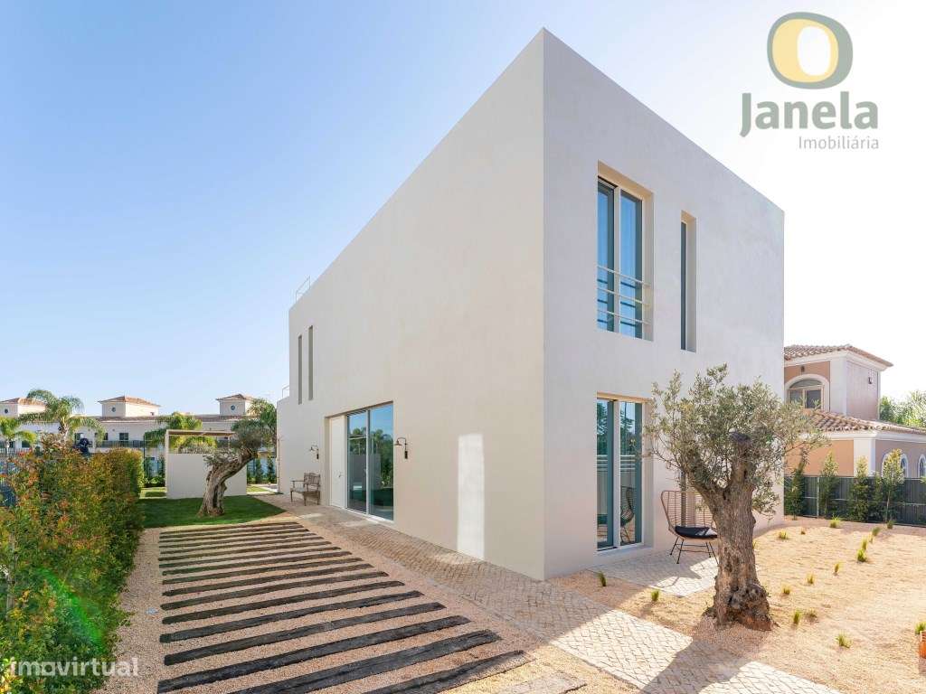 NOVA Moradia Contemporânea com Piscina, Jardim Zen, Vista Mar e Jac... - Grande imagem: 4/32