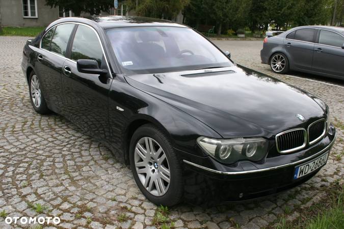 BMW Seria 7 745i - 4