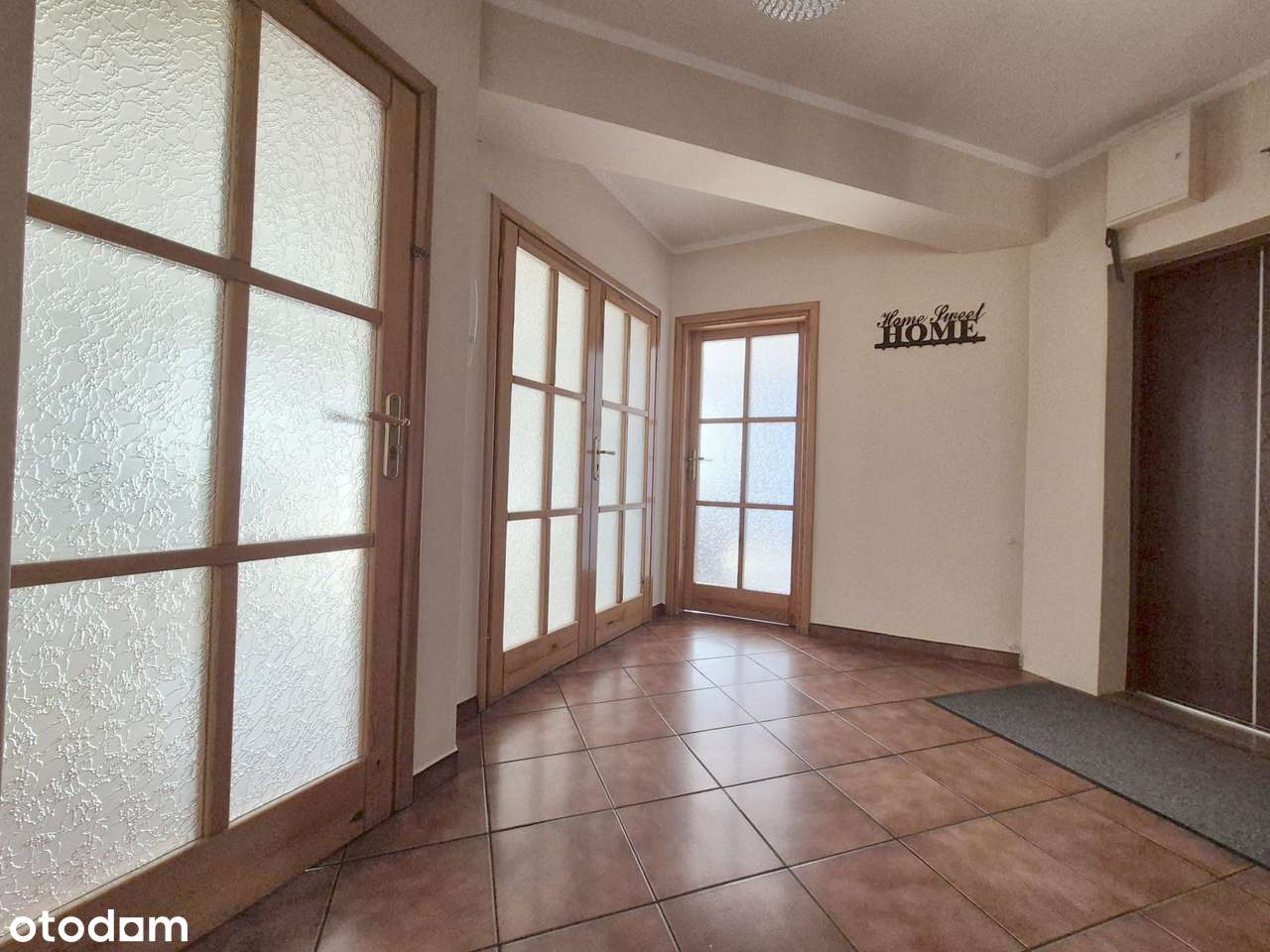 3 pokojowe mieszkanie/pow. 75 m2/ II-piętro/ klimatyzacja, oc miejskie-1