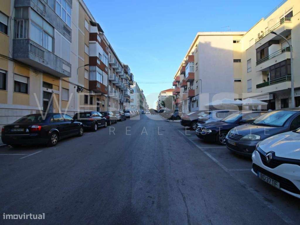 Apartamento T2 com 77m2 e arrecadação localizado na Verderena-15